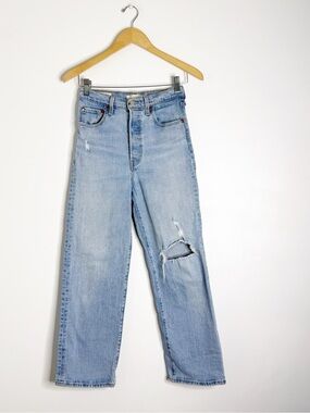 Levi’s Ribcage Straight Jeans Size 26 Light Wash Distressed High Rise
